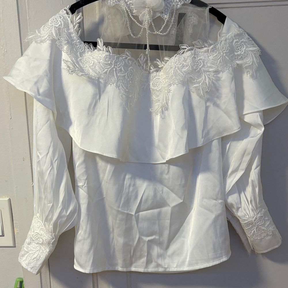 Chic Off-Shoulder White Lace Blouse